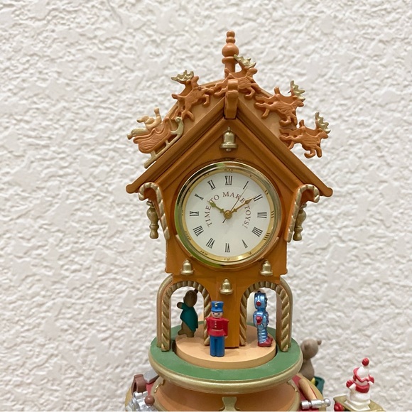 Hallmark THE MERRY OLD TOYMAKER 10" Musical Animated Santa Clock Tabletop Decor - Picture 7 of 16